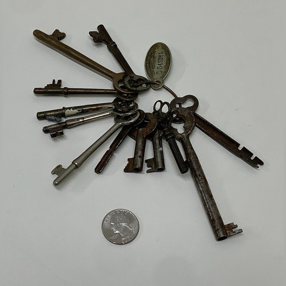(Lot of 12) Antique Skeleton Keys Property of Chicago Insurance Company Keyring - Picture 9 of 16
